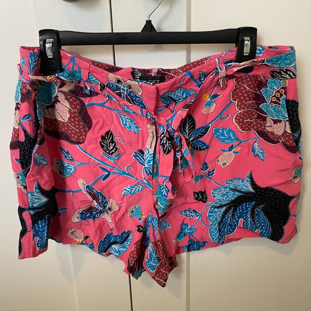 Pink LOFT Shorts with floral pattern and pockets - size 8
